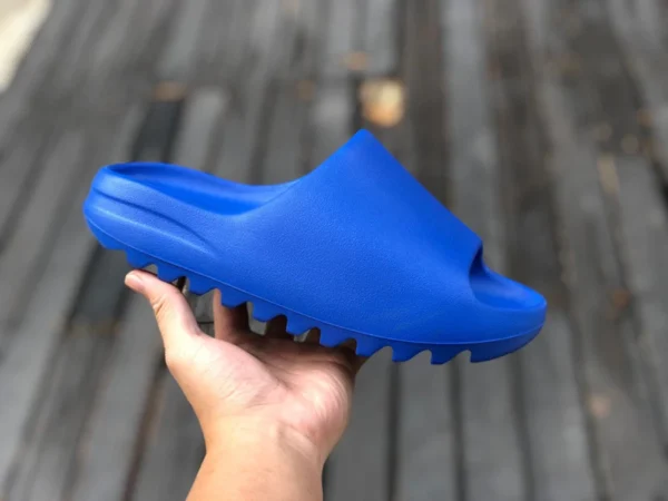 Kokosnuss-Hausschuhe himmelblau reines Original adidas Yeezy Slide „Azure“ GAP blau ID413