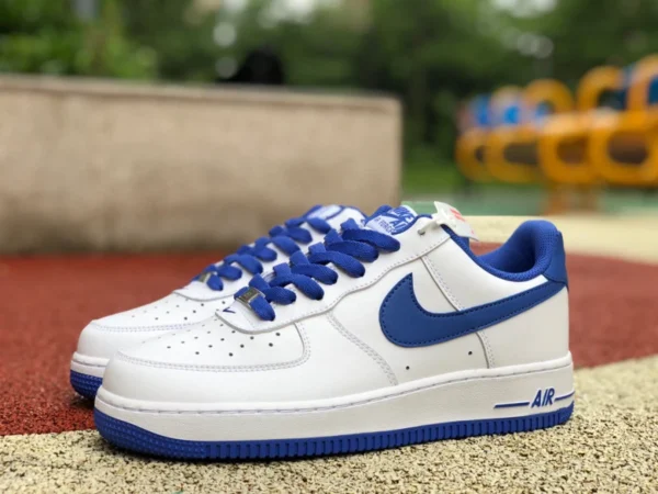 AF1 weiß-blauer Low-Top-Sneaker Nike Air Force 1'07 AF1 Air Force One für Herren DH7561-104-102