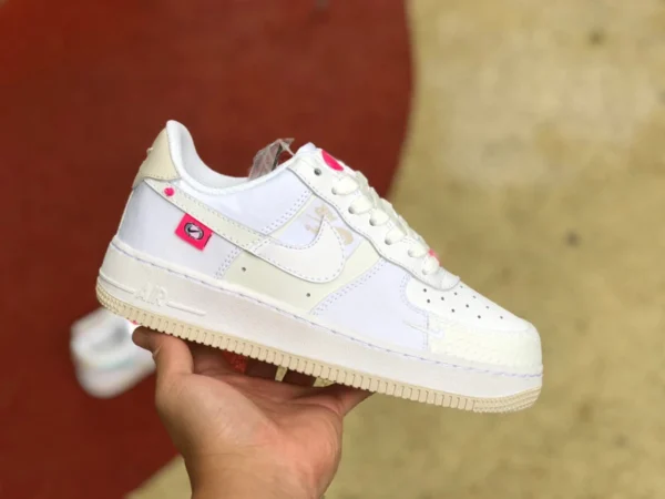 AF1 White Powder Splicing Low. Reines Original Nike Air Force 1 Low AF1 White Powder Splicing DX6061-111