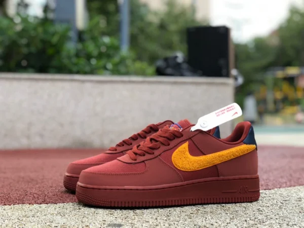 AF1 rotbraun Mandarin Duck Low Nike La Familia Redstone Mandarin Duck Textilhaken braun Air Force One Platte DV5153 600