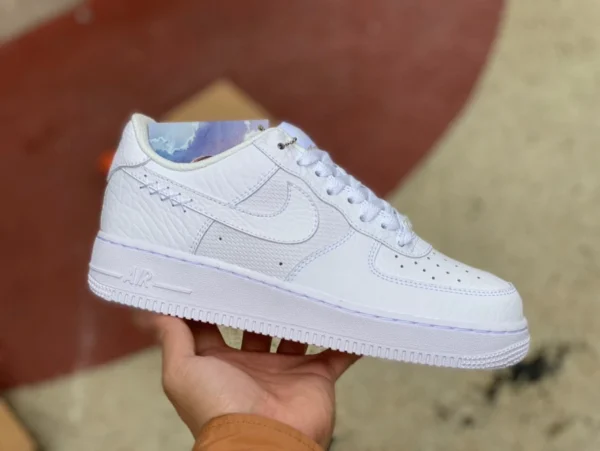 AF1 Low-Cut-Sneaker mit reinweißem Muster. Nike Air Force 1 Low „Farbe des Monats“, rutschfeste, stoßdämpfende, verschleißfeste Low-Cut-Sneaker für Männer und Frauen im gleichen Stil, weiß DZ4