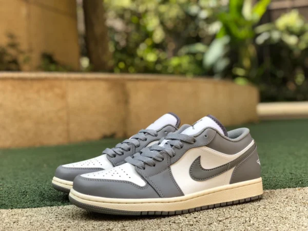 aj1 grey and old low pure original Air Jordan 1 Low AJ1 retro grey and old low-top-Basketballschuhe 553558-053