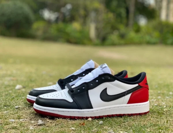 aj1 black toe low Air Jordan 1 „Black Toe“ Joe 1 black toe low top black head 555088-125