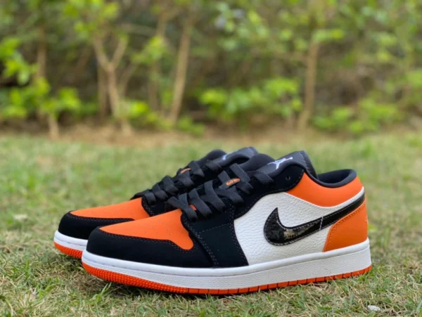 AJ1 Smashed Low Pure Original Air Jordan 1 Low AJ1 Smashed Backboard Low Top Schwarz und Weiß Orange 553558-128