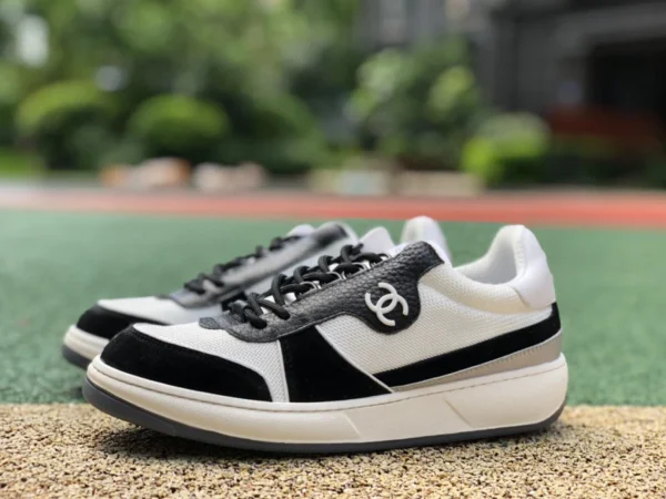 Chanel schwarz-weiße Chanel Chanel 22 neue Panda-Sneaker, lässige Schnür-Sport-Laufschuhe, farblich passende Doppel-C-Damenschuhe