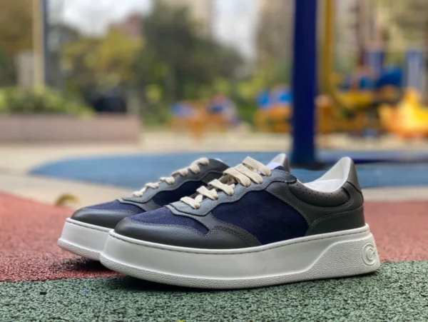 Dunkelgrau-blaue Gucci Gucci GG Mode-Sneaker mit dicken Sohlen von Gucci