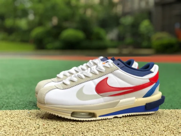 sacai Forrest Gump Weiß und Blau Nike Air Zoom Cortez Royal Fuchsia 4.0 Forrest Gump dekonstruierte niedrig geschnittene Dad-Schuhe mit dicken Sohlen dq0581-100