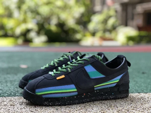 Forrest Gump verbindet einen schwarz-blau-grünen Union x Nike Cortez DR1413-001