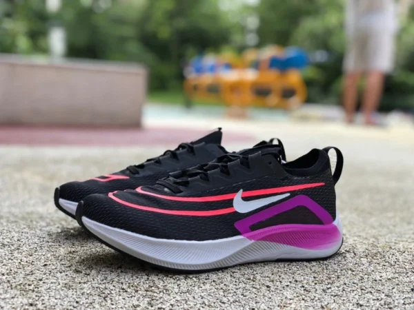 Zoom Fly4 schwarz und lila Nike Zoom Fly 4 Nike dämpfende Carbonplatte Marathon für Männer und Frauen beim Laufen CT2392-004