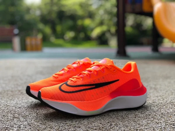 Zoom Fly5 orange Nike Zoom Fly 5 Nike dämpfende Carbonplatte Marathon für Männer und Frauen beim Laufen DM8968-800