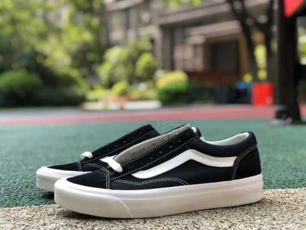 VANS schwarz-weiße VANS VAULT OG OLD SKOOL klassische schwarze Wildleder-Sneaker VN0A36C8N8K