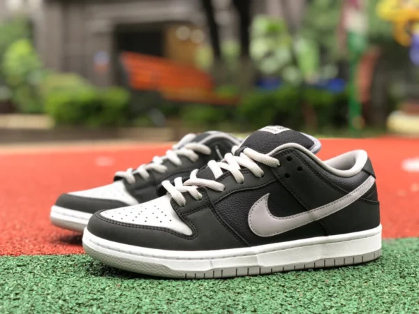 Die kostengünstigste Version des Dunk Shadow. Nike Dunk SB Low J-Pack Shadow Shadow-Sneaker in Schwarz und Grau BQ6817-007