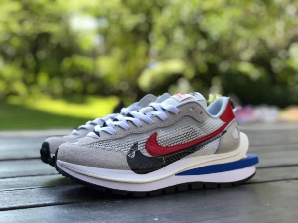 Sacai3.0 weiß blau rot rein original Nike Vaporwaffle x Sacai gemeinsame weiß blau rot Laufschuhe CV1363-100