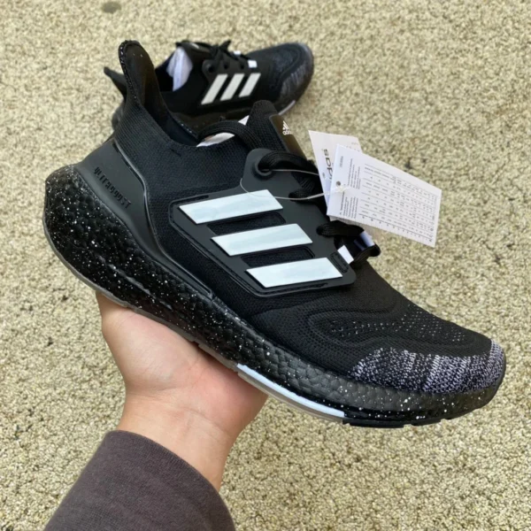 ub22 schwarz und weiß Splash adidas Uitraboost 22 bequeme und verschleißfeste Laufschuhe schwarz und weiß HP3310