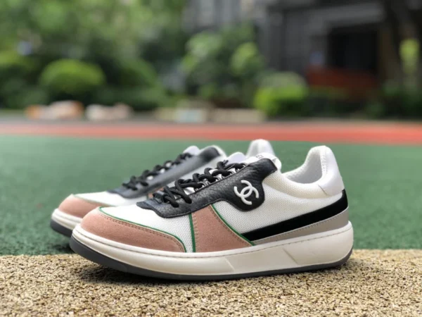 Chanel weiß rosa schwarz Chanel Chanel 22 neue Panda-Sneaker lässige Sport-Laufschuhe zum Schnüren farblich passende Doppel-C-Damenschuhe