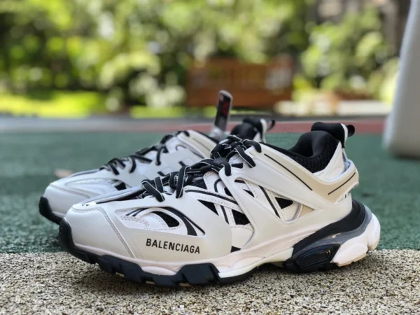 Balenciaga 3.0 weiß und schwarz Balenciaga Triple S Papa-Schuhe Balenciaga