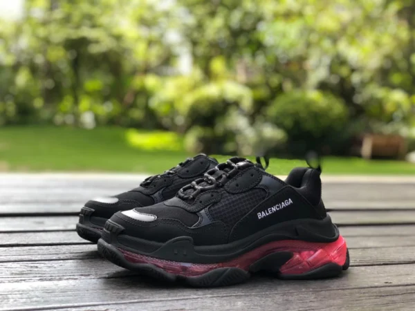 Balenciaga Air Cushion Schwarzpulver Balenciaga Triple S Clear Sole rutschfeste, verschleißfeste, modische, niedrig geschnittene Papa-Schuhe