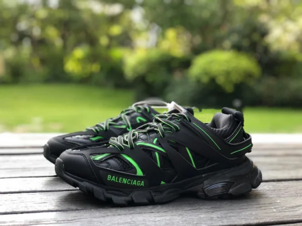 Balenciaga 3.0 schwarz und grün Balenciaga Triple S Papa-Schuhe Balenciaga