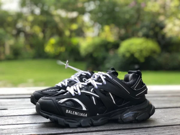 Balenciaga 3.0 schwarz und weiß Balenciaga Triple S Papa-Schuhe Balenciaga