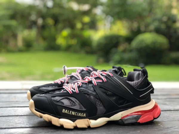 Balenciaga 3.0 schwarz und rot Balenciaga Triple S Papa-Schuhe Balenciaga