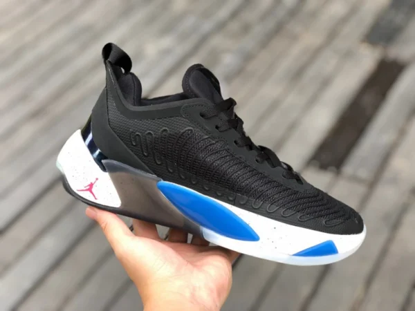 Luka Doncic Schwarz-Weiß-Blau Air Jordan Luka 1 Doncic Low-Top-Dämpfung der ersten Generation, echter Basketballschuh FB1800-004