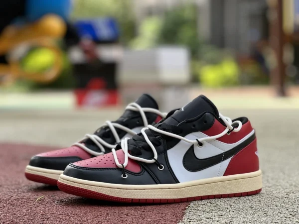 aj1 strappy red toe low Air Jordan 1 Low „Chicago“ deconstructed weiße und grüne Riemchenschuhe schwarz und weiß 553558-612