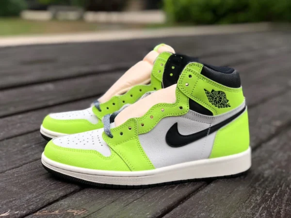 aj1 fluoreszierend grüne kostengünstige Version des Air Jordan 1 High OG „Volt“ 555088-702