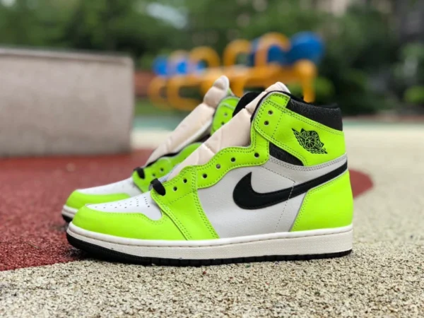 aj1 fluoreszierend grün Air Jordan 1 High OG „Volt“ 555088-702