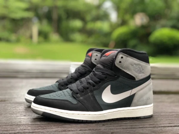 aj1 schwarz und grau wasserdicht Air Jordan 1 Gore-Tex AJ1 schwarz und grau wasserdichte Basketballschuhe DB2889-001