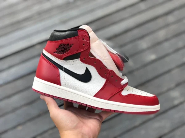 aj1 hat Chicagos kostengünstigste Version des Air Jordan 1 High OG „Chicago Reimagined“ DZ5485-612 entworfen