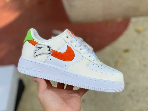 AF1 Rice White Orange Year of the Rabbit reines Original Nike Air Force 1 Air Force 1 Year of the Rabbit Rice White Orange Plüsch-Sneaker FD9912-181