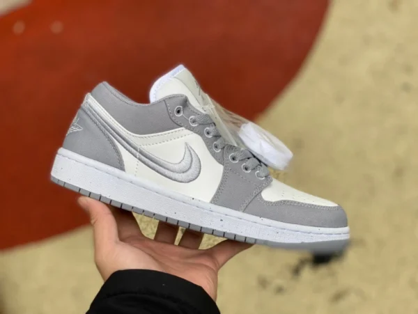 aj1 weiß grauer Low-Top Air Jordan 1 Low SE „Light Steel Grey“ Satinhaken DV0426-012