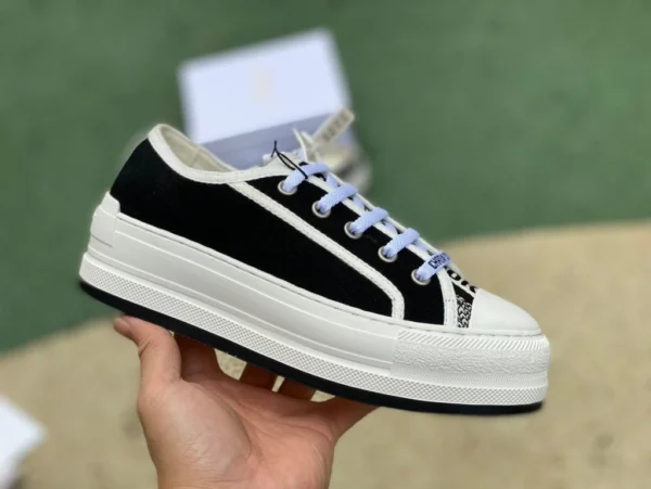 Dior schwarz-weiße DIOR Dior Walkn'Dior modische High-Top-Sneaker aus Baumwolle mit Stickerei für Damen