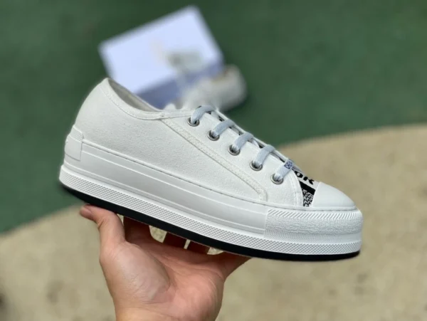 Dior weiße DIOR Dior Walkn'Dior modische High-Top-Sneaker aus Baumwolle mit Stickerei für Damen