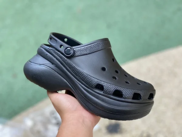 Crocs Clog schwarz Crocs Crocs Classic Clog Little Whale Retro Crocs Sportsandalen Damen schwarz 206302-001