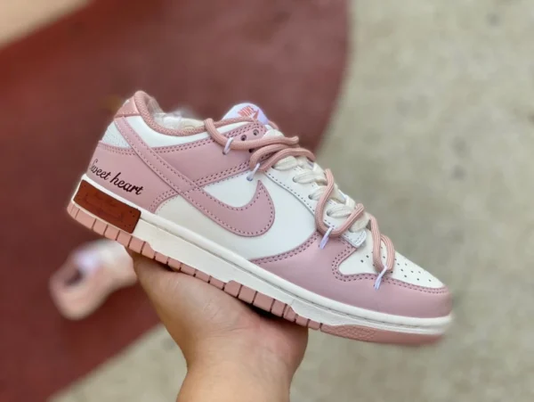 Dunk Strap Rose Pink Nike Damenschuhe Dunk Low Spd Retro Sweetheart Lock College-Stil dekonstruierte Low-Top-Sneaker in Rose Pink DD1503-118