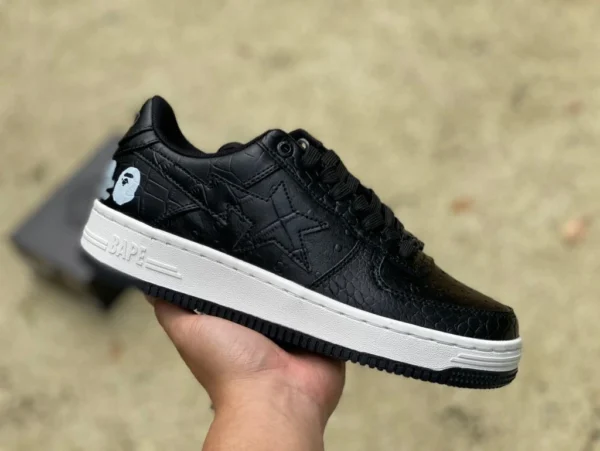 APE-MAN Co-Branding schwarz-weißer Totenkopf NEIGHBORHOOD x A BATHING APE STA stylische Low-Cut-Ledersneaker schwarz 1J23-191-901 schwarz