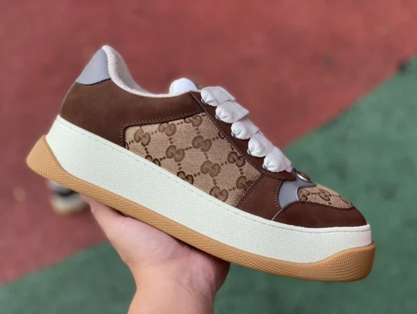 Gucci dickbesohlte mollige braune reine originale GUCCI Gucci Screener mollige modische Schnürsneaker aus GG-Canvas mit dicken Sohlen aus Leder