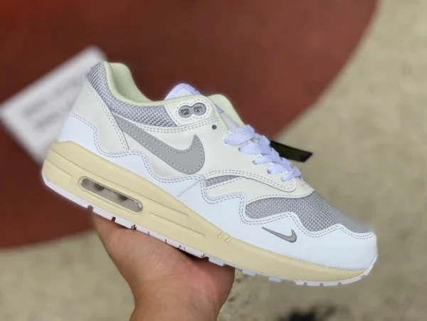 Max1 weißes und graues Wellenmuster Nike Air Max 1 X Patta Nike weiße und graue Wellenmuster-Low-Top-Laufschuhe für Männer und Frauen DQ0299100