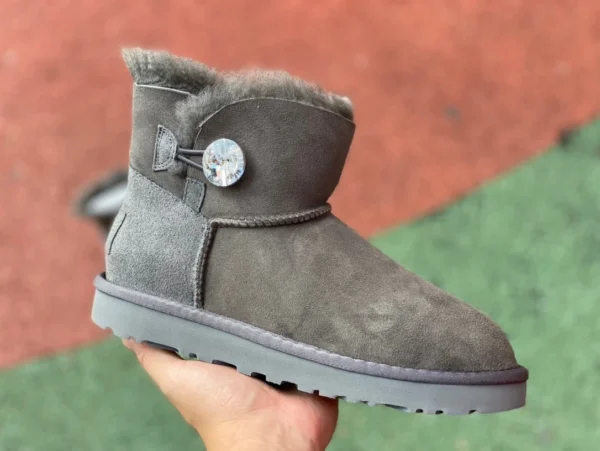 UGG Short Grey Diamond UGG Bailey Mini Bailey Button 11 Boot Kurze Schneestiefel aus Schaffell und Samt