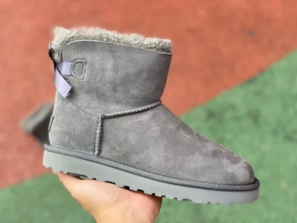 UGG Bow Grey UGG Bailey Shearling plus samtwarme, kurze, mittelhohe Schneestiefel für Damen