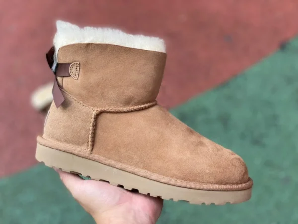 UGG Bow Brown UGG Bailey Shearling plus samtwarme kurze, mittelhohe Schneestiefel für Damen