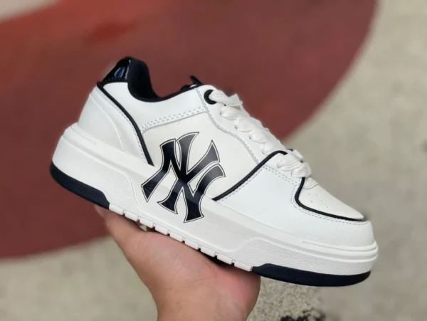 MLB weiße und schwarze MLB Yankees Senior-Schuhe Herren- und Damen-Sneakers Paar Retro-Schuhe mit dicken Sohlen zur Erhöhung 3ASXCA12N-C0001