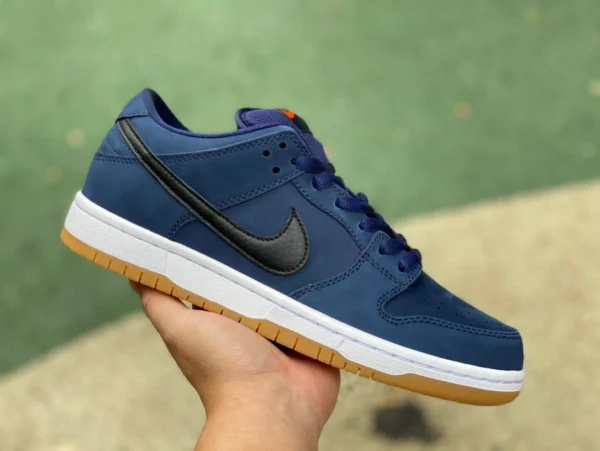 Dunk marineblauer Rohgummi, reiner Original-Sneaker von Nike SB Dunk Low Pro ISO Navy Gum in Marineblau CW7463-401