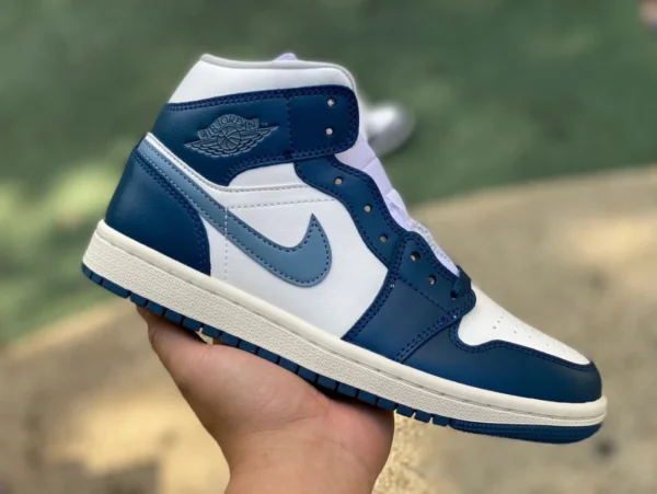 aj1mid weiß und blau Air Jordan 1 Mid weiß und blau rutschfeste, verschleißfeste Mid-Top-Freizeit-Basketballschuhe für Damen BQ6472-414