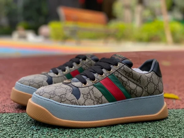 Gucci Chubby Hollow Braun Grau GUCC Gucci Screener Low-Top-Sneaker aus Leder mit Chubby Hollow und dicker Sohle und dekorativem Gurtband