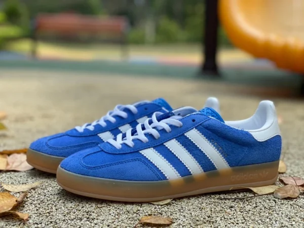 Adidas-Turnschuhe Gazelle weiß und blau Adidas Originals Gazelle antike Mode-Sneaker HQ8717