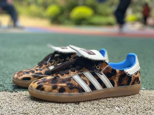 Adidas Samba braun und blau mit Leopardenmuster S2 Pure Original Wales Bonner x Adidas Originals Samba weiße und braune Retro-Sneaker ID0578