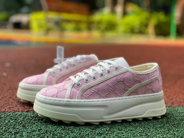 Gucci 1977 rosa-weiße Gucci Tennis 1977 Classic-Serie mit dicken Sohlen aus Segeltuch