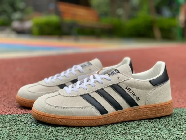 Adidas cremefarbener und schwarzer Rohgummi ADIDAS Kleeblatt HANDBALL SPEZIAL Low-Top-Retro-Freizeitsneaker IF6562